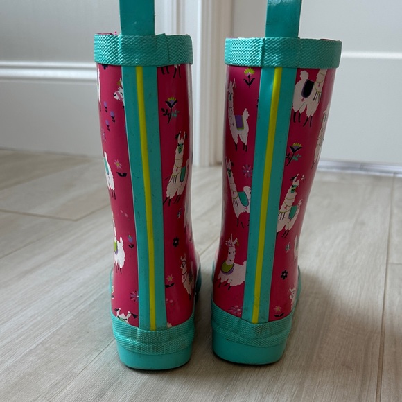 Hatley Girl”s Pink Llama Clastic Rain Boots with Teal Trim - Picture 7 of 15